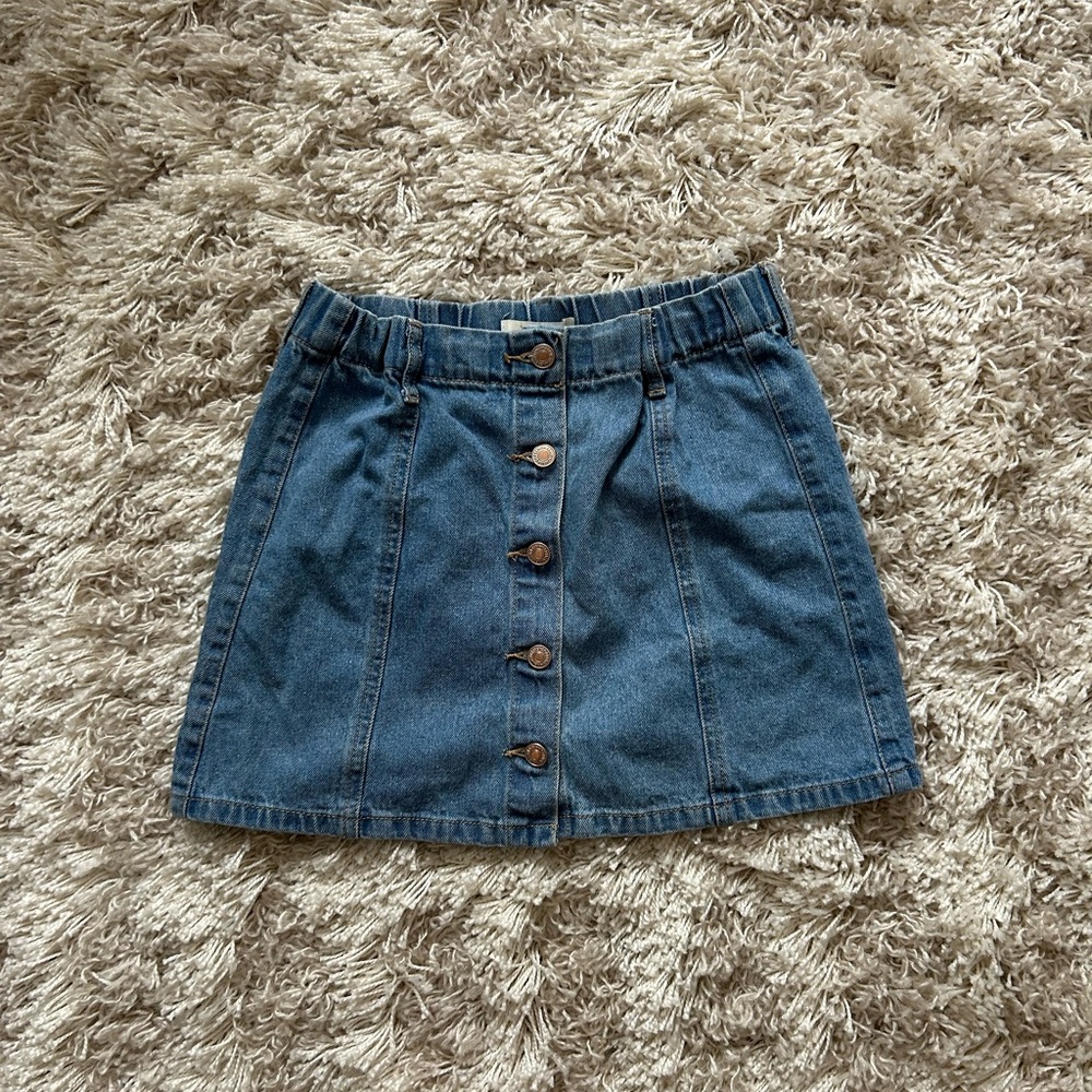 Blue denim, button up, mini skirt with stretchy waist. Size 000